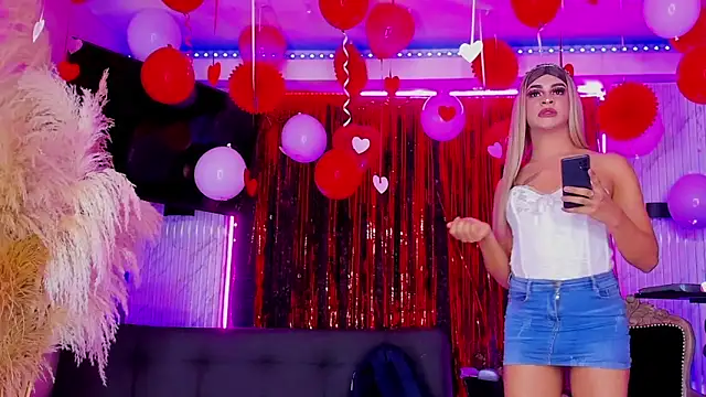 Queens_Wonders_Blonders webcam