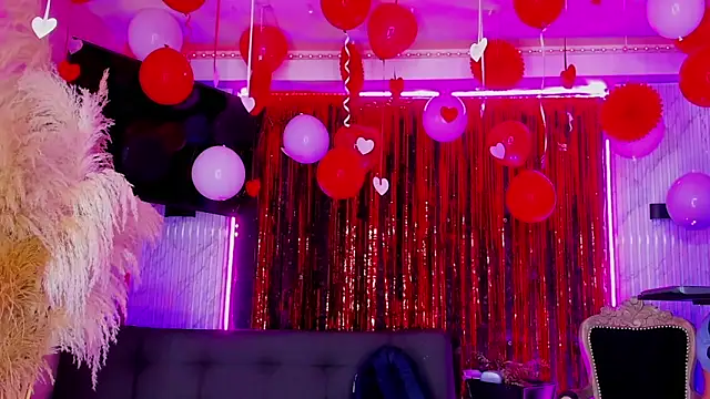 Queens_Wonders_Blonders webcam