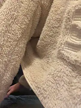 milssweetx (F teen) - NAKED LEGS SPREAD 5 MINS😘😘