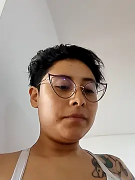 Juliexxxxtasy webcam