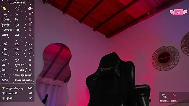 laura-hills18 webcam