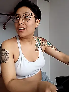 Juliexxxxtasy webcam