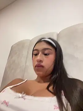 Webcam Model (Gia_Evanss)  is live.Free join now!