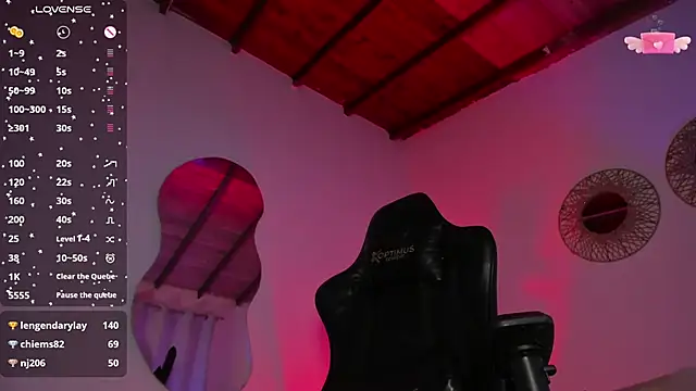 laura-hills18 webcam