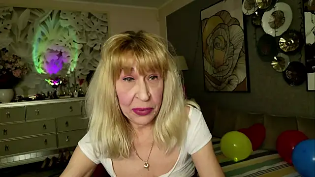 HornyMilf_555 webcam