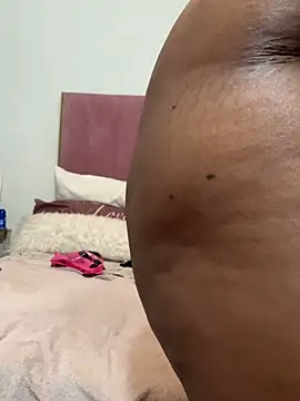 Bootyliciouse21X webcam