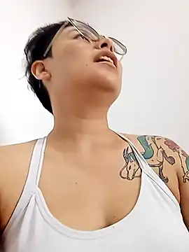 Juliexxxxtasy webcam