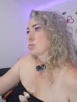 sofiacurvy_45 webcam