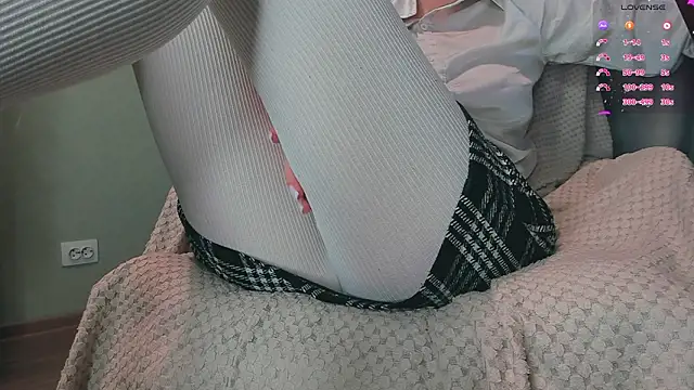 queen_carly - Queen_carly's free webcam - UK Sex Cams