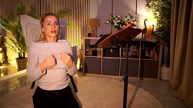 MissEmaDivine webcam