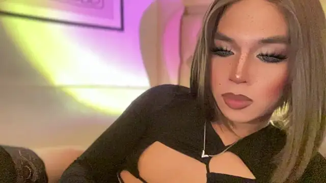 Worldclass_Maxxine_ from StripChat is Freechat