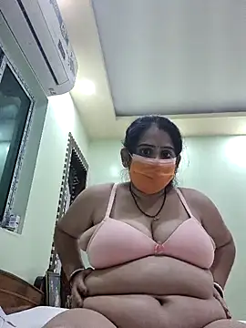 Webcam Model (diyam4002)  is live.Free join now!