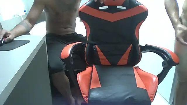 JUNINHOLEKEJR webcam