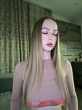 Webcam Model (MissOyee)  is live.Free join now!