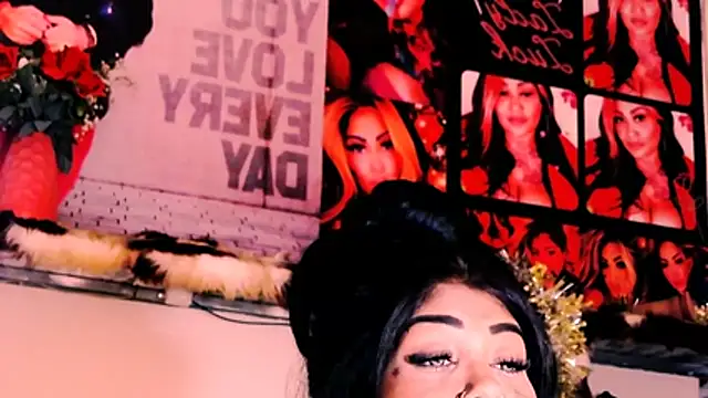 indian_dreamgirl webcam