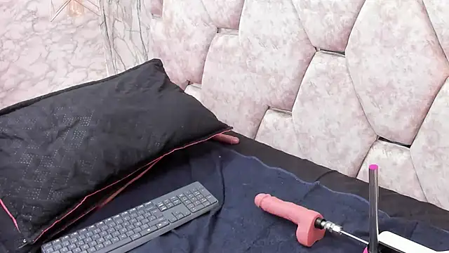 EXOTIC_EBONY_ webcam