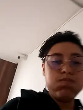 Juliexxxxtasy webcam