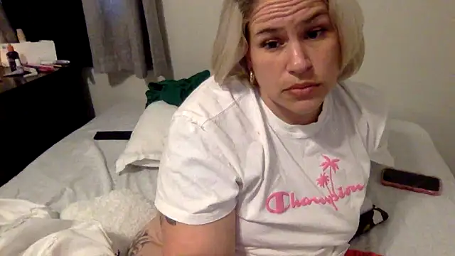 toomuchofafreak webcam