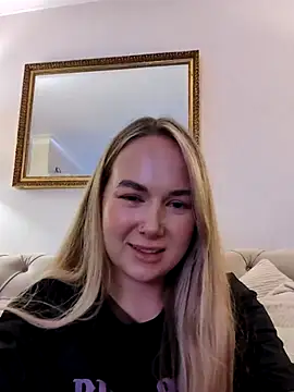 Webcam Model (BarbieDolly_x)  is live.Free join now!