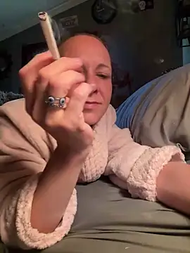 Webcam Model (Lilbeezie81) is live