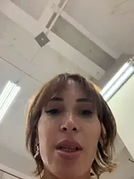 Irresistible24 webcam