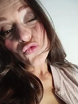 Webcam Model (JadeHiilton)  is live.Free join now!