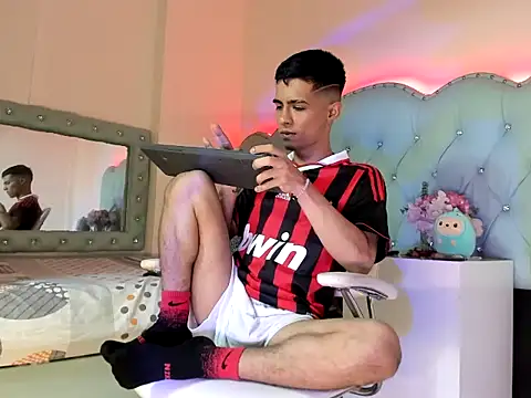 Apolo_Richards webcam