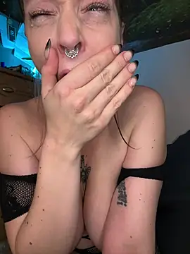 MenaDreadfull webcam