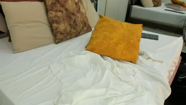 tati_saldarriaga webcam