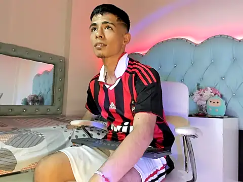 Apolo_Richards from StripChat is Freechat