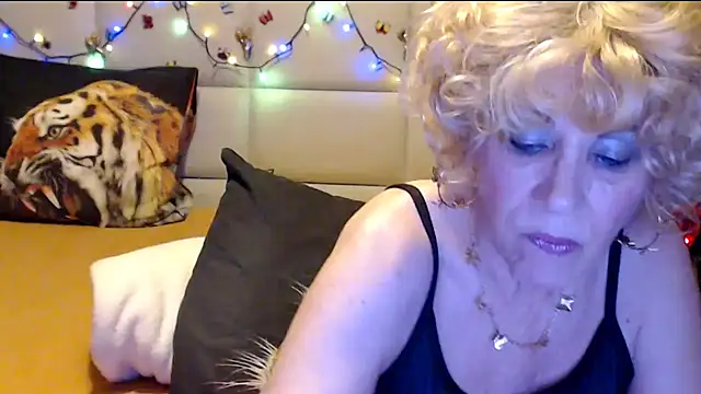 happywomanon - HappyWomanOn's free webcam - UK Sex Cams