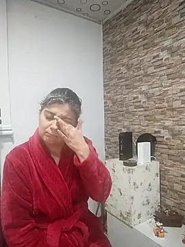 queemking (G milf) - Oil in ass