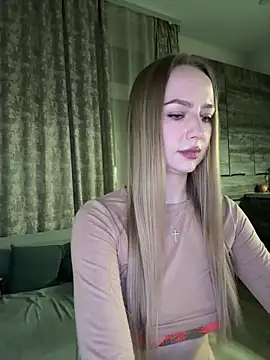 Webcam Model (MissOyee)  is live.Free join now!