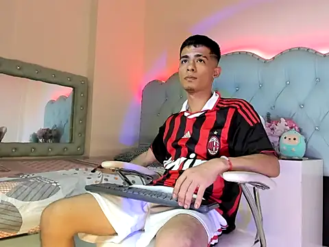 Apolo_Richards webcam