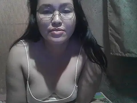 yummy_jyra02167 webcam
