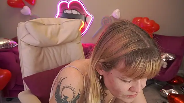 bellalapetit - BellaLaPetit's free webcam - UK Sex Cams