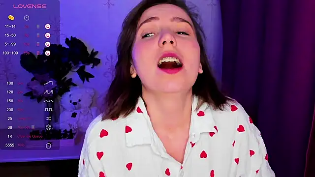 KindHazelHere_ webcam