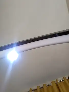 Hugemassivebootie webcam