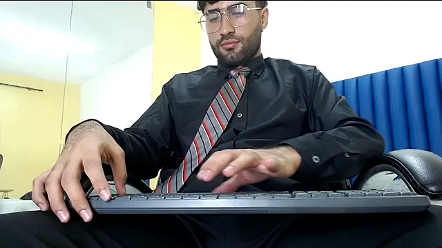 milanzaire - MilanZaire's free webcam - UK Sex Cams