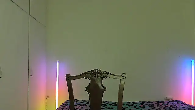 HoneyValentine webcam