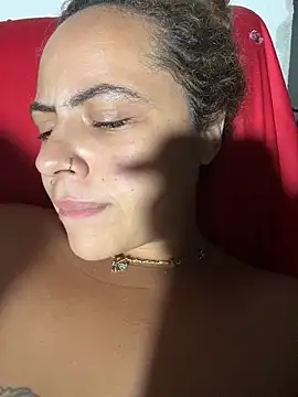 chloe_leaozinho (Ask my age) - Ficar pelada 😈 dedo do boy na buc💦💦🥰