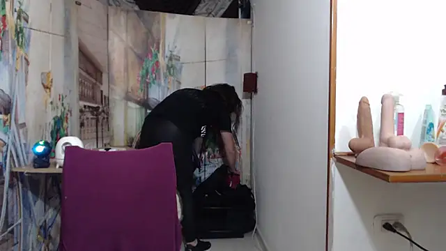 curly_greeneyed webcam