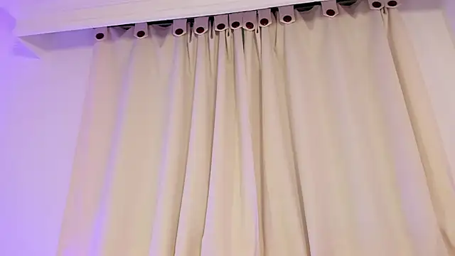 canelleGarces webcam