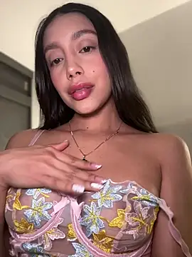 Webcam Model (SelenaStone)  is live.Free join now!