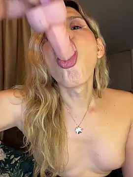 milablossom-with-pussy webcam