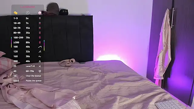 santinaughty - Santinaughty's free webcam - UK Sex Cams