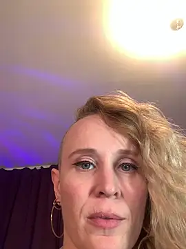 SusieSquirts webcam