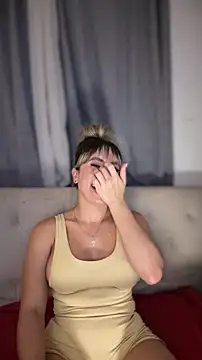 Live sex cam di Holli_woul