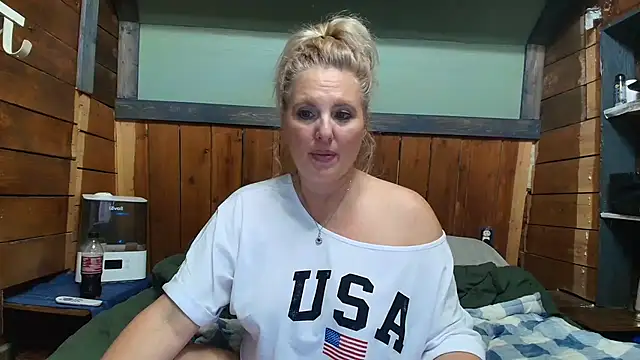 lisaxlovexxx's Stripchat show and profile