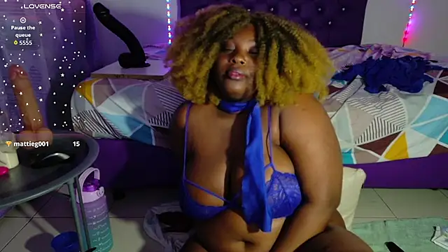 ebony_NeighborMoans webcam